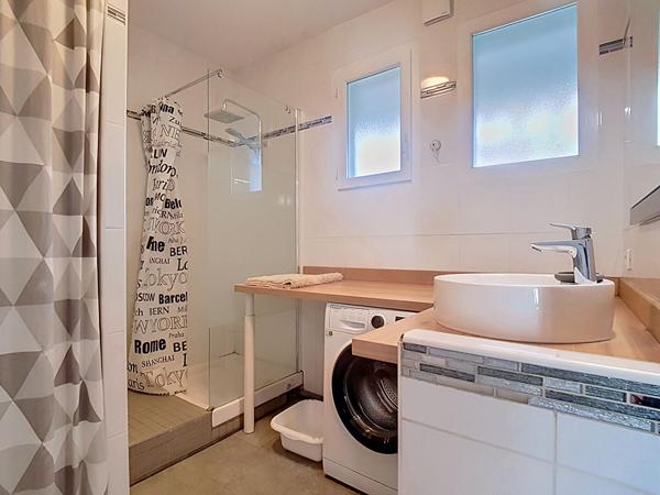A LOUER PAU Avenue des Lilas - Appartement T4 meublé avec avec balcon au dernier étage d'une résidence sécurisée