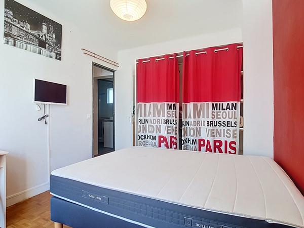 A LOUER PAU Avenue des Lilas - Appartement T4 meublé avec avec balcon au dernier étage d'une résidence sécurisée