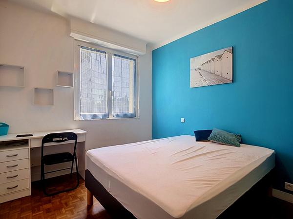 A LOUER PAU Avenue des Lilas - Appartement T4 meublé avec avec balcon au dernier étage d'une résidence sécurisée