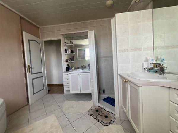 Villa de 120m2 avec piscine et vue dominante