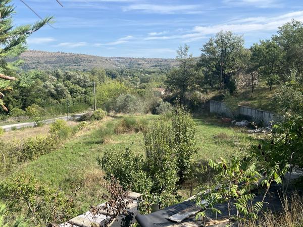 Villa de 120m2 avec piscine et vue dominante