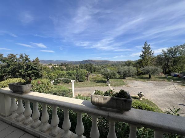 Villa de 120m2 avec piscine et vue dominante
