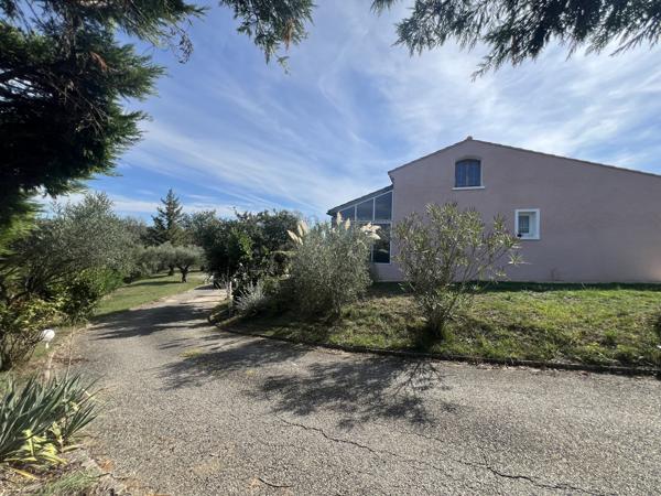 Villa de 120m2 avec piscine et vue dominante