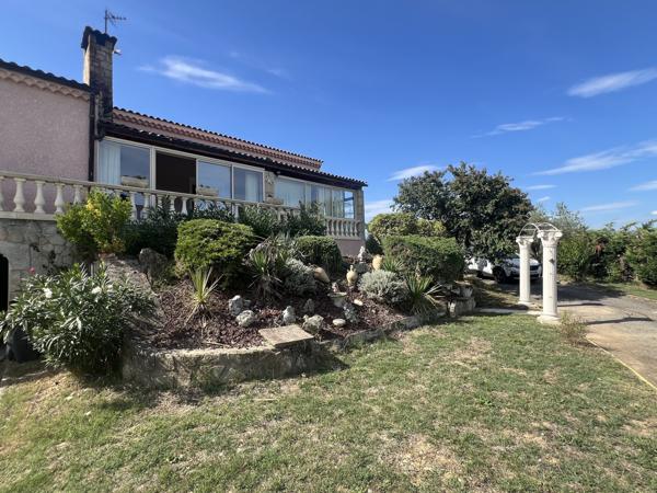 Villa de 120m2 avec piscine et vue dominante