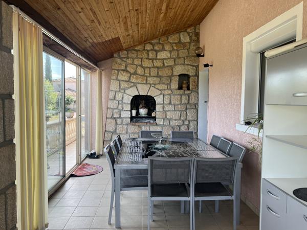 Villa de 120m2 avec piscine et vue dominante