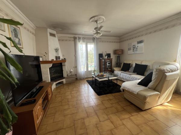 Villa de 120m2 avec piscine et vue dominante