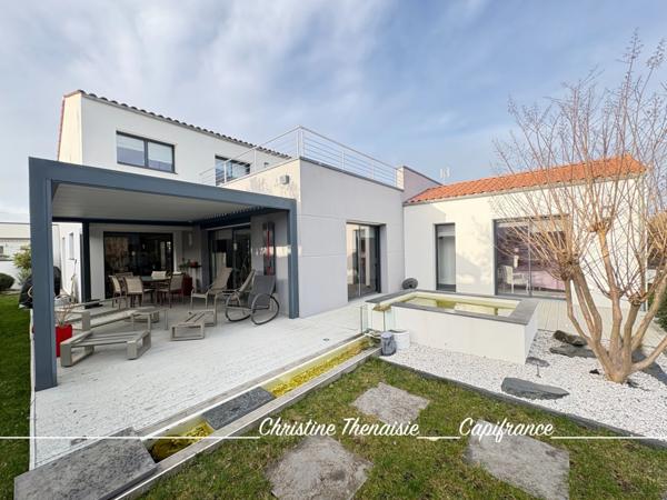 Maison contemporaine Beaux volumes - 5 chambres - Pergola - Garage SAINT GILLES CROIX DE VIE (85)