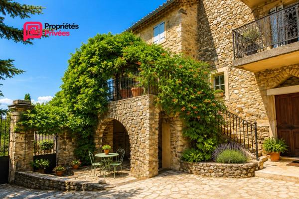 ALES en périphérie à Saint-Hilaire-de-Brethmas   Superbe Appartement P4 de caractère dans un mas du XVIII siècle, avec patio privatif, piscine et parking