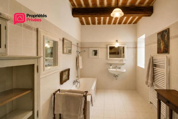 ALES en périphérie à Saint-Hilaire-de-Brethmas   Superbe Appartement P4 de caractère dans un mas du XVIII siècle, avec patio privatif, piscine et parking