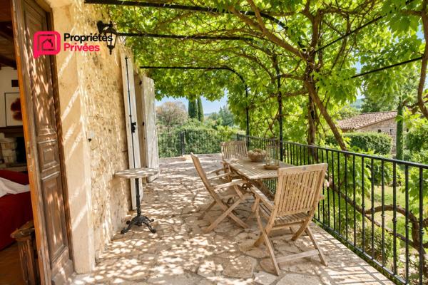 ALES en périphérie à Saint-Hilaire-de-Brethmas   Superbe Appartement P4 de caractère dans un mas du XVIII siècle, avec patio privatif, piscine et parking
