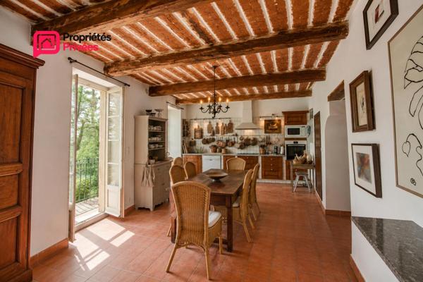 ALES en périphérie à Saint-Hilaire-de-Brethmas   Superbe Appartement P4 de caractère dans un mas du XVIII siècle, avec patio privatif, piscine et parking