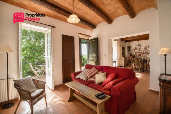 ALES en périphérie à Saint-Hilaire-de-Brethmas   Superbe Appartement P4 de caractère dans un mas du XVIII siècle, avec patio privatif, piscine et parking