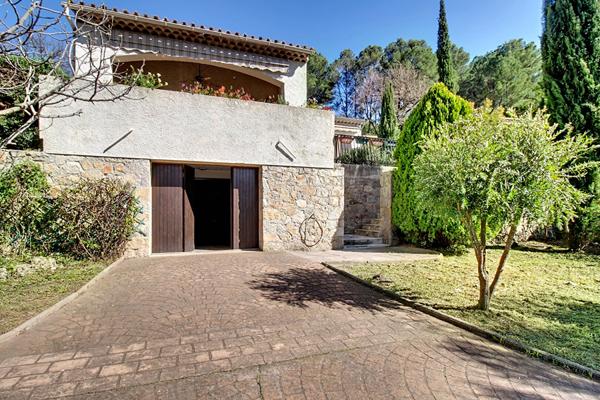 A VENDRE en exclusivité ! Draguignan Maison proche des commodités 2 chambres Terrain 675 m²