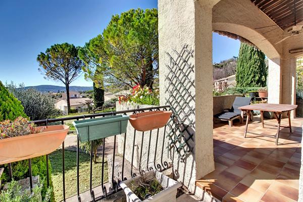 A VENDRE en exclusivité ! Draguignan Maison proche des commodités 2 chambres Terrain 675 m²