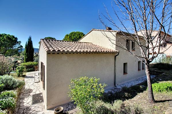 A VENDRE en exclusivité ! Draguignan Maison proche des commodités 2 chambres Terrain 675 m²