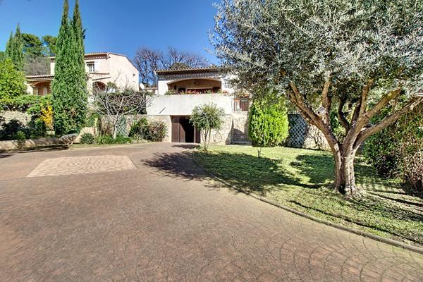 A VENDRE en exclusivité ! Draguignan Maison proche des commodités 2 chambres Terrain 675 m²