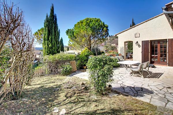 A VENDRE en exclusivité ! Draguignan Maison proche des commodités 2 chambres Terrain 675 m²