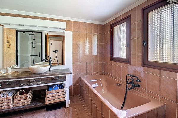 A VENDRE en exclusivité ! Draguignan Maison proche des commodités 2 chambres Terrain 675 m²