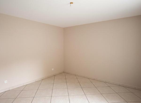 Appartement avec terrasse, deux places de parking