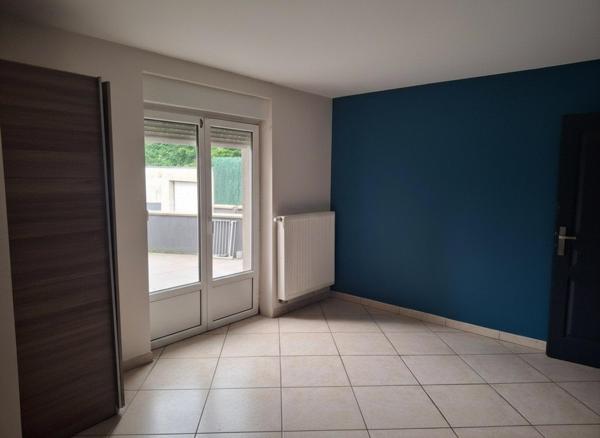 Appartement avec terrasse, deux places de parking