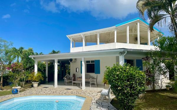 Maison à vendre    5 pièces • 203,63 m2 Baie-Mahault