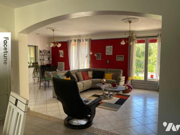 SAINT JULIEN DES LANDES Maison avec Environnement calme