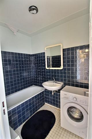 Appartement 2 pieces avec balcon - cave et parking