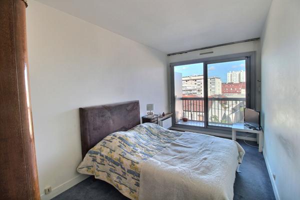 Appartement 2 pieces avec balcon - cave et parking