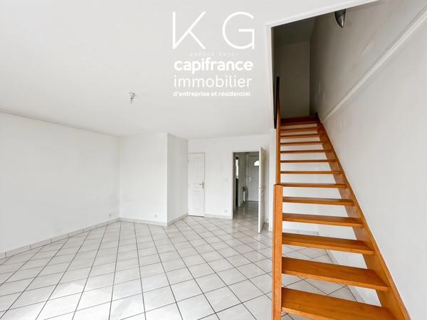 Calvados (14), Appartement duplex 90 m² (75 m² Carrez) proche TROUVILLE-SUR-MER, balcon, 3 chambres, double parking couvert