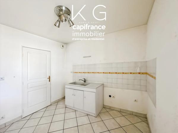 Calvados (14), Appartement duplex 90 m² (75 m² Carrez) proche TROUVILLE-SUR-MER, balcon, 3 chambres, double parking couvert