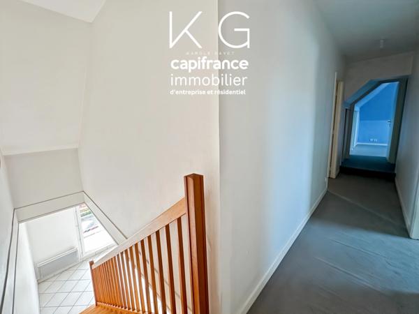 Calvados (14), Appartement duplex 90 m² (75 m² Carrez) proche TROUVILLE-SUR-MER, balcon, 3 chambres, double parking couvert