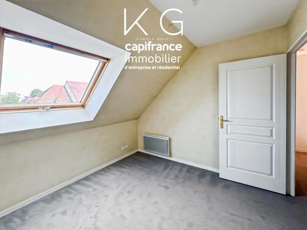 Calvados (14), Appartement duplex 90 m² (75 m² Carrez) proche TROUVILLE-SUR-MER, balcon, 3 chambres, double parking couvert