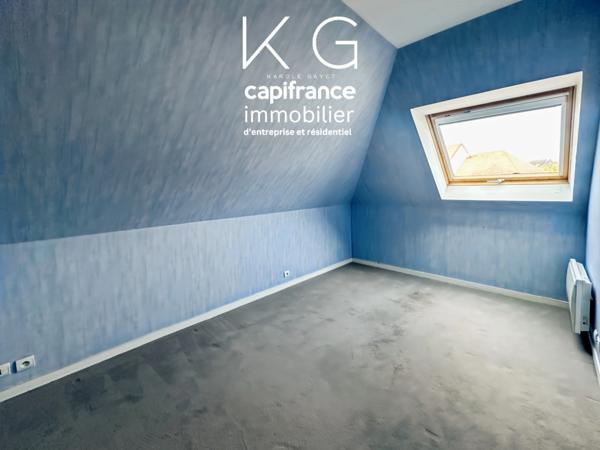 Calvados (14), Appartement duplex 90 m² (75 m² Carrez) proche TROUVILLE-SUR-MER, balcon, 3 chambres, double parking couvert