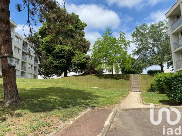 Studio 1 pièce de 34 m² à Carrières-sur-Seine (78420)