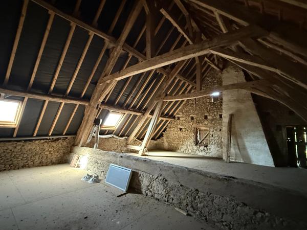 EN EXCLUSIVITE ! Maison en pierre 120m², 3 chambres, sur terrain de 936m², 168 000 €