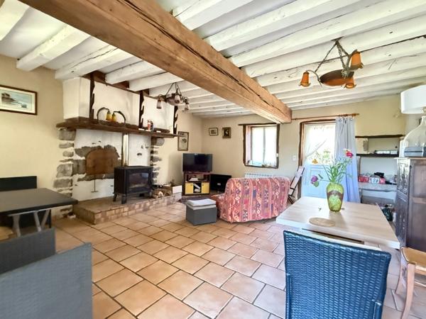 EN EXCLUSIVITE ! Maison en pierre 120m², 3 chambres, sur terrain de 936m², 168 000 €