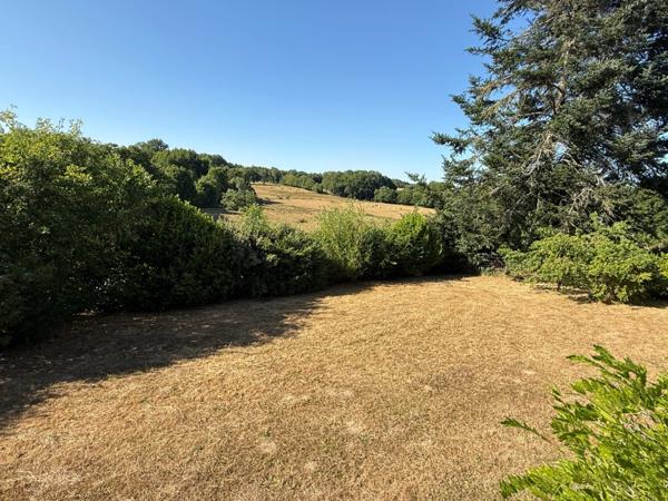 EN EXCLUSIVITE ! Maison en pierre 120m², 3 chambres, sur terrain de 936m², 168 000 €