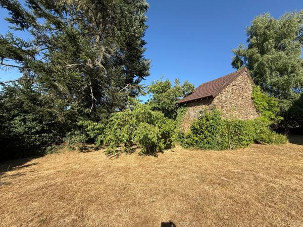 EN EXCLUSIVITE ! Maison en pierre 120m², 3 chambres, sur terrain de 936m², 168 000 €