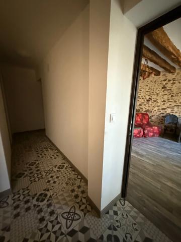 EN EXCLUSIVITE ! Maison en pierre 120m², 3 chambres, sur terrain de 936m², 168 000 €