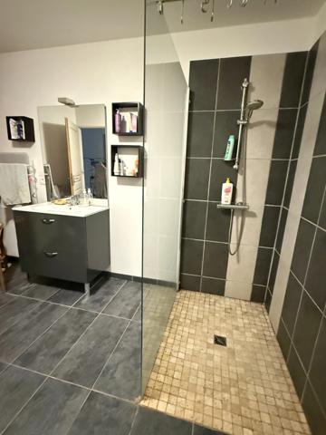 EN EXCLUSIVITE ! Maison en pierre 120m², 3 chambres, sur terrain de 936m², 168 000 €