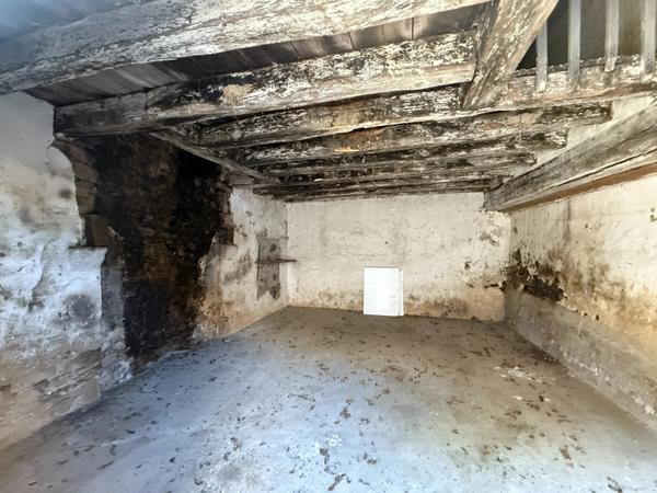 EN EXCLUSIVITE ! Maison en pierre 120m², 3 chambres, sur terrain de 936m², 168 000 €