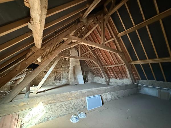 EN EXCLUSIVITE ! Maison en pierre 120m², 3 chambres, sur terrain de 936m², 168 000 €