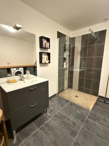 EN EXCLUSIVITE ! Maison en pierre 120m², 3 chambres, sur terrain de 936m², 168 000 €