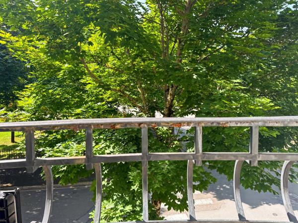 VICHY – Quartier République – Appartement de caractère 80 m² avec garage et caves dans maison Art déco