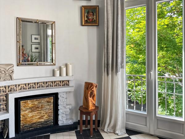 VICHY – Quartier République – Appartement de caractère 80 m² avec garage et caves dans maison Art déco