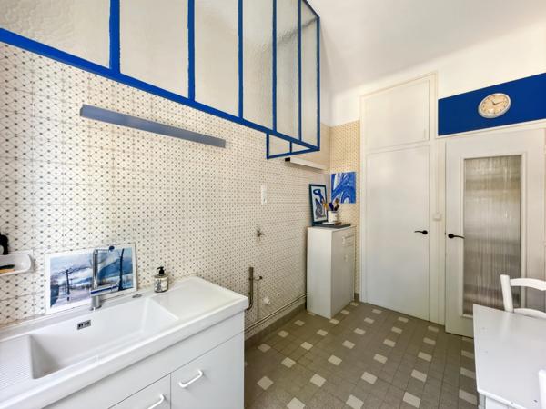 VICHY – Quartier République – Appartement de caractère 80 m² avec garage et caves dans maison Art déco