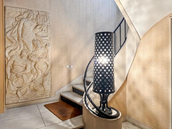 VICHY – Quartier République – Appartement de caractère 80 m² avec garage et caves dans maison Art déco