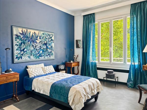 VICHY – Quartier République – Appartement de caractère 80 m² avec garage et caves dans maison Art déco