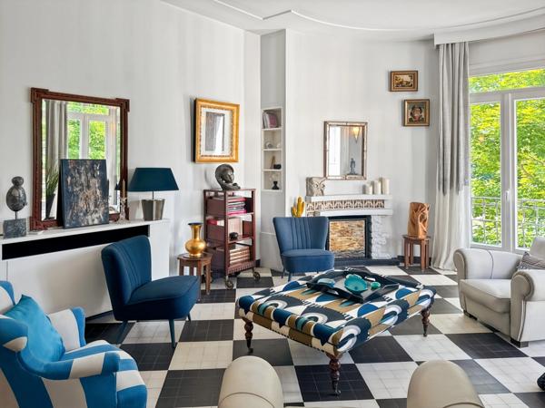 VICHY – Quartier République – Appartement de caractère 80 m² avec garage et caves dans maison Art déco