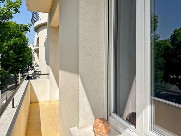 VICHY – Quartier République – Appartement de caractère 80 m² avec garage et caves dans maison Art déco